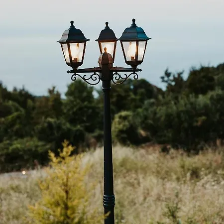 Little * Makrirrákhi